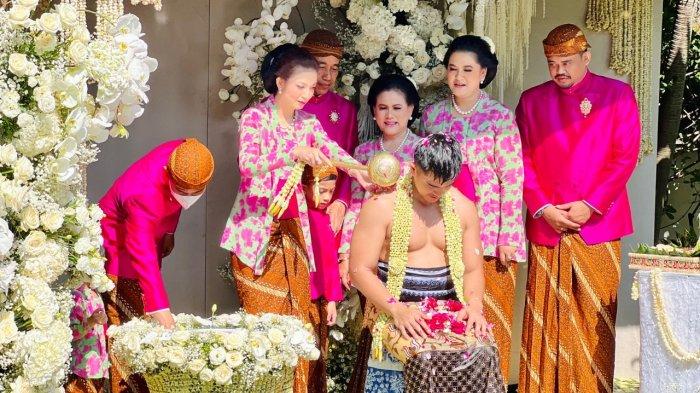 Proses Siraman Kaesang di Kediaman Presiden Joko Widodo, Kelurahan Sumber