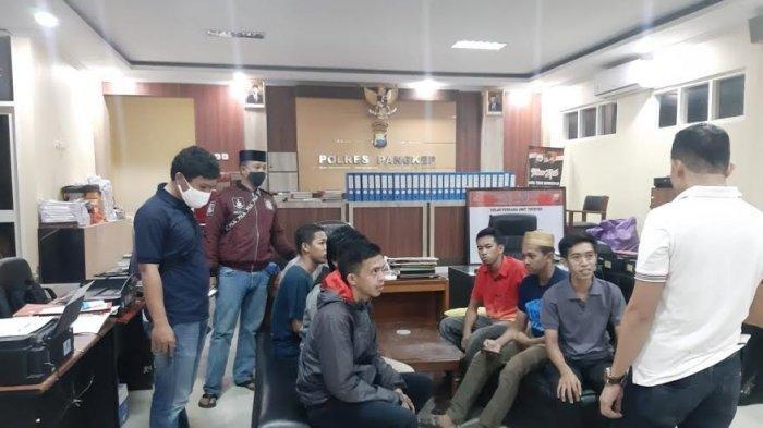 Para pelaku pembullyan penjual jalangkote, saat diamankan di Polres Pangkep.