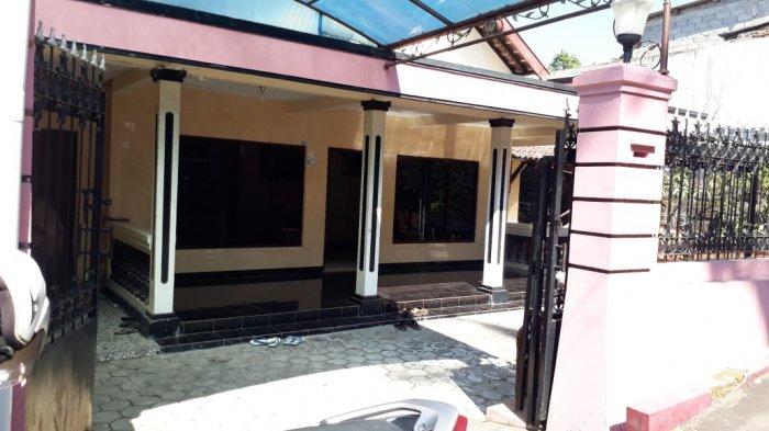 Suasana rumah duka Kepala Pusat Data dan Humas Badan Nasional Penanggulangan Bencana (BNPB) Sutopo Purwo Nugroho di Boyolali, Senin (7/7/2019)