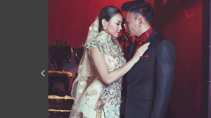 Agnes Monica (30) atau yang lebih dikenal dengan Agnezmo terlihat masih bersama Wijaya Saputra (30). Baru-baru ini keduanya terlibat pemotretan berdua ala Pre Wedding.
