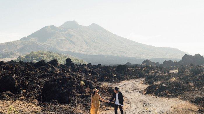Sesi foto dengan konsep pre-wedding kasual