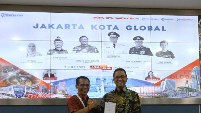 Gubernur DKI Jakarta Anies BAswedan bersama CEO Tribun Network Dahlan dahi