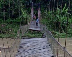 Jembatan Gantung Rusak, Ratusan Warga di 6 Dusun Desa Lenggo Polman Terisolir