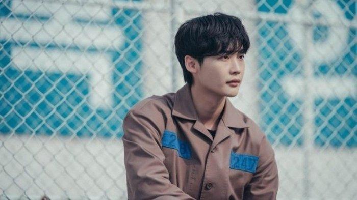 Lee Jong Suk kini membintangi drama Big Mouth, drama korea terbaru