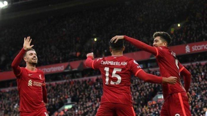 Para pemain Liverpool merayakan gol Alex Oxlade-Chamberlain