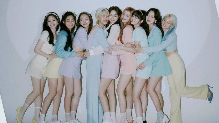 Semua anggota Twice telah menandatangani kontrak bersama JYP Entertainment.