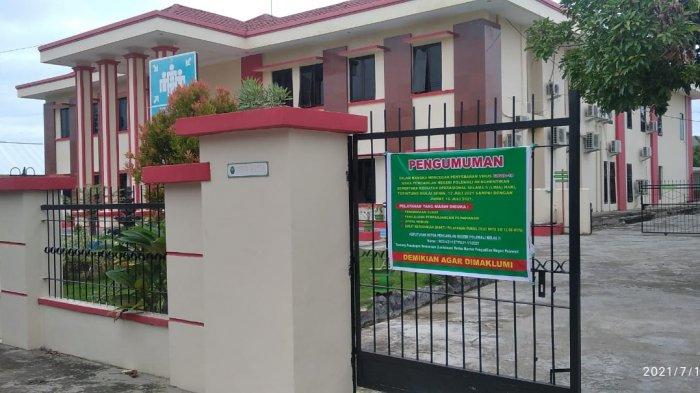 Suasana depan kantor Pengadilan Polewali Mandar