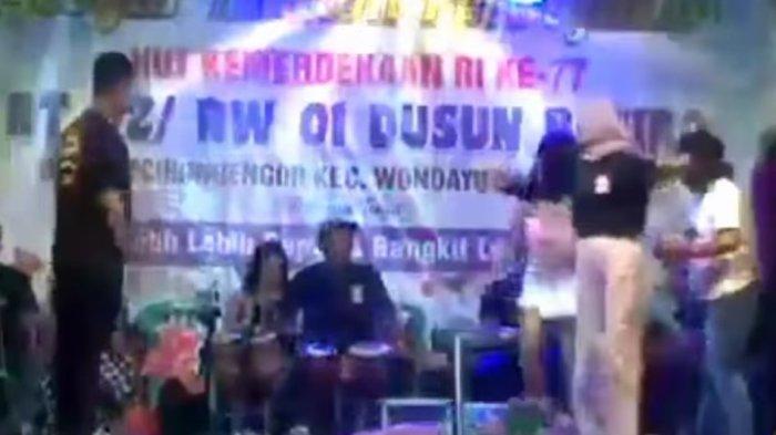 Biduan pingsan saat masih bernyanyi di atas panggung, videonya pun viral di media sosial