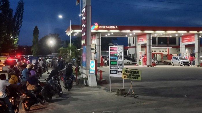 Potret Antrean BBM di SPBU Martandu