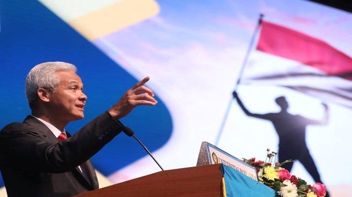 Ganjar Pranowo saat hadiri wisuda Universitas Pancasila