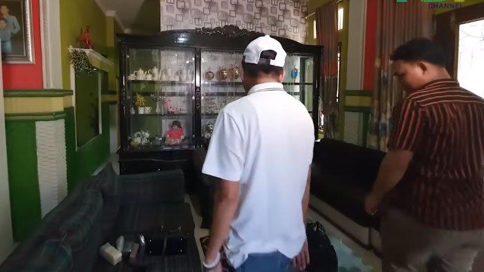 Isi Rumah Ryan Dono Cukup Padat dengan Barang Barang (youtube/KANG DEDI MULYADI CHANNEL)