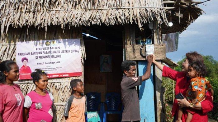 PT PLN (Persero) menyalurkan sambungan listrik gratis