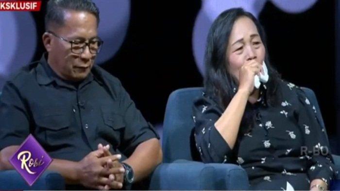 Sunandang Junus Lumiu datang bersama sang istri, Rynecke Alma Pudihang