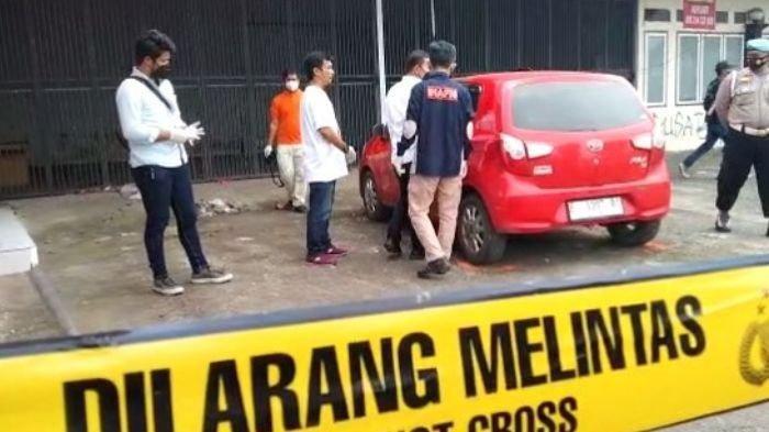 mayat perempuan di dalam mobil