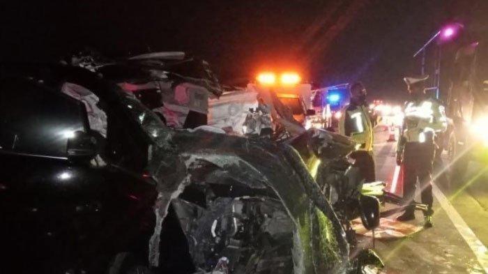 Kondisi Mobil Toyota Vellfire yang ditumpangi grup musik debu