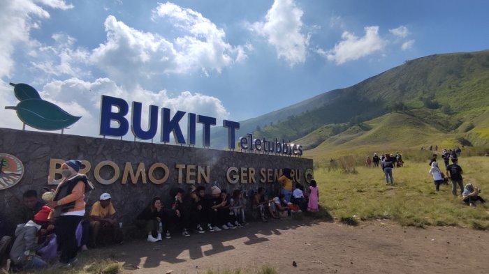 Salah satu destinasi favorit Bukit Teletubbies jadi salah satu lokasi foto wisatawan