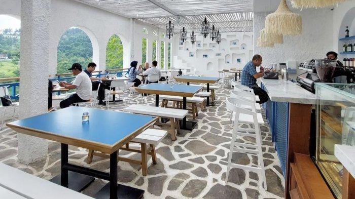 Selain hawa sejuk Calli Mera juga memboyong arsitektur ala Little Santorini, Yunani. (Suryatravel/istimewa)
