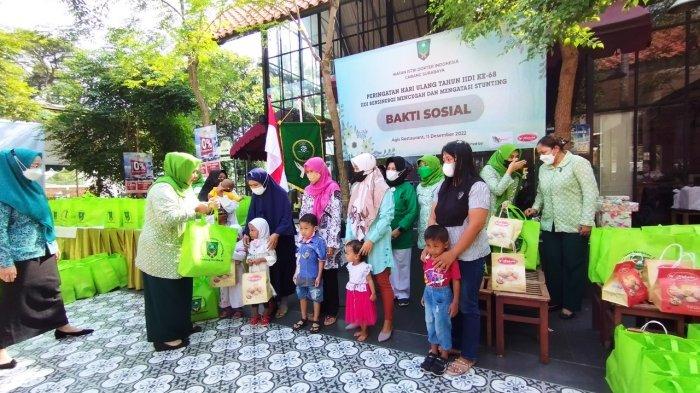 Pemberian bingkisan sembako untuk perwakilan keluarga stunting di 4 kecamatan