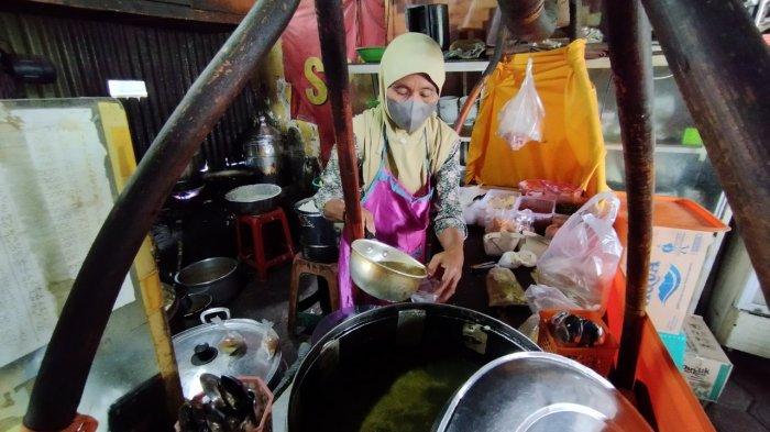 Kedai Soto Semarang Bu Kandi selalu ramai penikmat kuliner