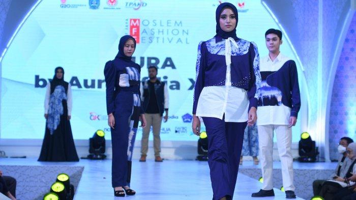 Desainer Aura Afilia dengan brandnya “Ura” menghadirkan Moonglade, yang artinya pantulan cahaya bulan di permukaan air