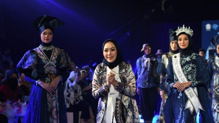 Fashion desainer Gita Orlin Usung keragaman etnik Indonesia