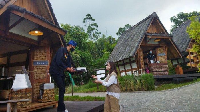 Dusun Bambu di Jalan Kolonel Masturi, Kabupaten Bandung Barat