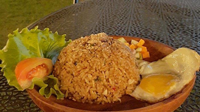 Sajian nasi goreng di GH Kopi Jalan Sultan Ageng Tirtayasa, Kecamatan Kedawung, Kabupaten Cirebon.
