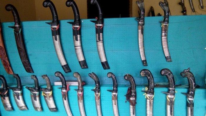 ilustrasi golok barlen yang diproduksi di Desa Tanjungsiang, Kecamatan Tanjungsiang, Kabupaten Subang
