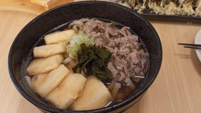 sajian udon di Okinawa Sushi