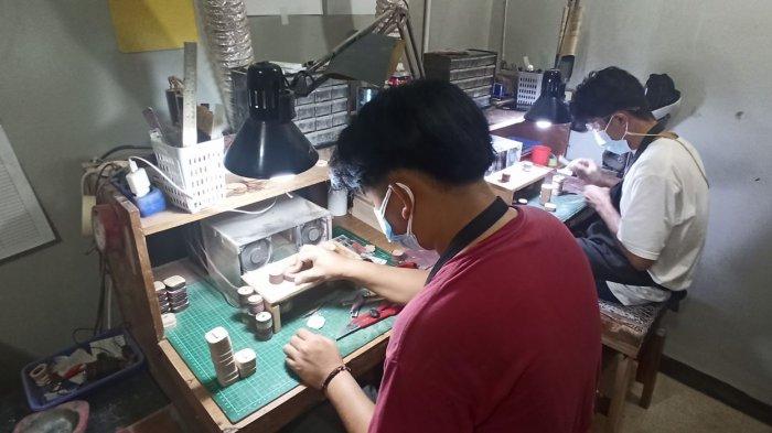 Ruang produksi Pala Gawai dan jam Kayu di Pala Nusantara, Jalan Cipaganti, Bandung