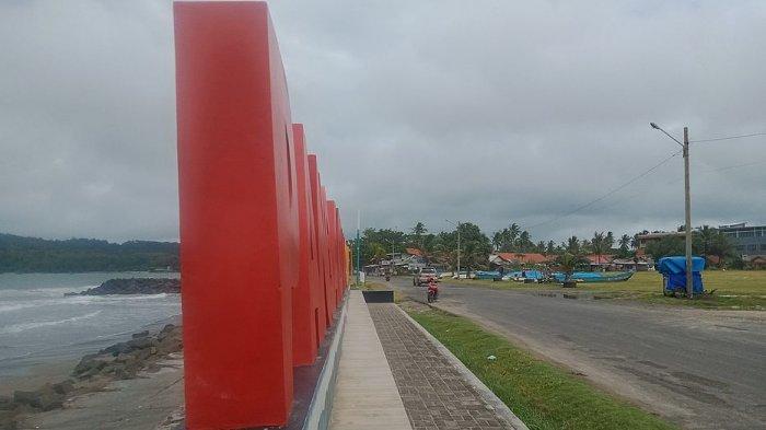 Suasana di Pangandaran Sunrise Pantai Timur yang sepi sejak diberlakukannya PPKM