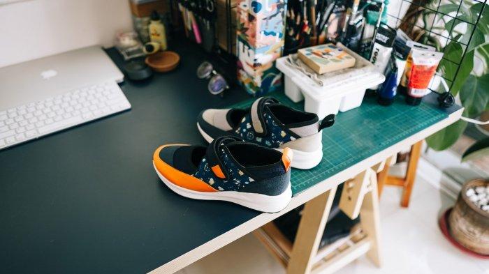 sepasang sepatu amble