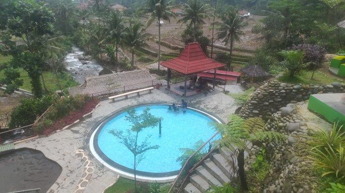 Kolam renang di Curug Kiara Danu Majalengka