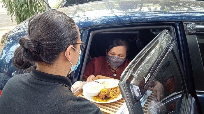 Layanan makan di Mobil Everjoy Cafe, Bandung