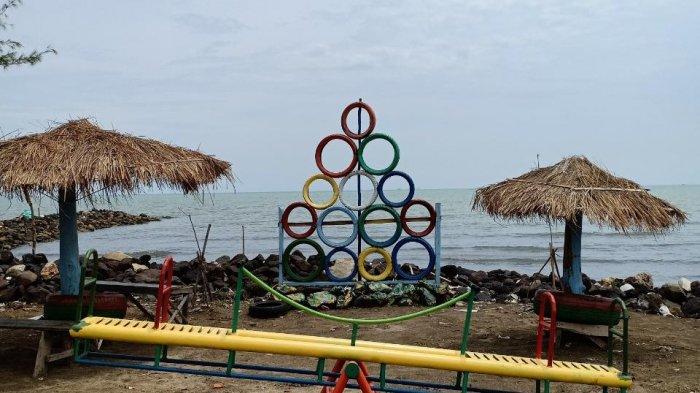 Pantai Tirta Ayu di Kecamatan Balongan, Kabupaten Indramayu