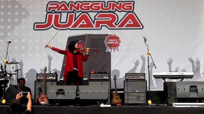 Alma Neysa Maheltra, pemain biola asal Kota Tasikmalaya, yang mengajar biola dan meraih segudang prestasi.