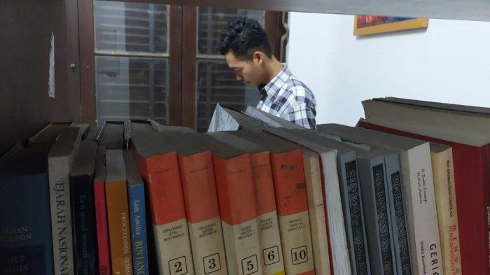 Dede Ahmad di Perpustakaan Gedung Indonesia Menggugat (GIM) Bandung