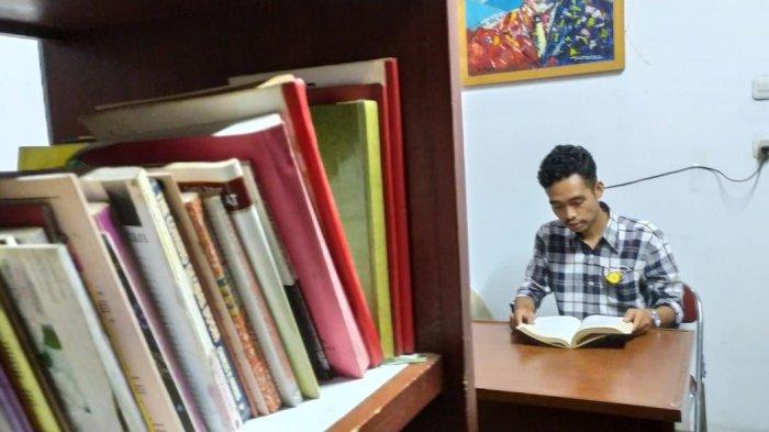 Dede Ahmad, juru pelihara di Gedung Indonesia Menggugat (GIM)