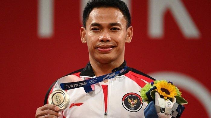 Eko Yuli Irawan, lifter Indonesia asal Metro Lampung meraih medali perak Olimpiade Tokyo 2020