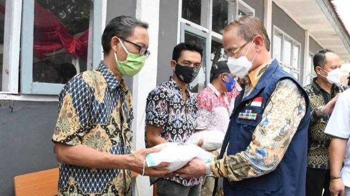 Bupati Majalengka Karna Sobahi dalam kunjungan kerjanya ke salah satu institusi di Majalengka