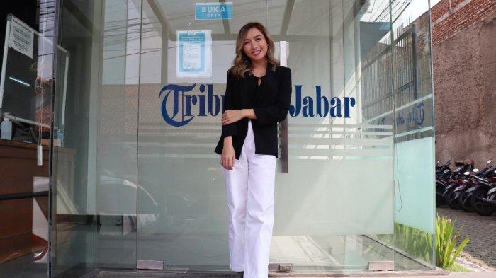 Rhyma Permatasari saat berkunjung ke Kantor Tribun Jabar, Jalan Sekelimus Utara, Kota Bandung