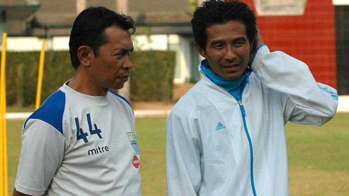 Sutiono Lamso (kiri) dan pelatih fisik Persib Dino Sefriyanto