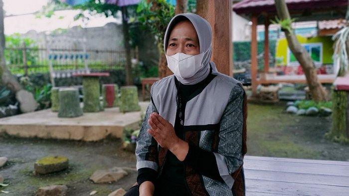 Yanti Lidiati, warga Desa Lampegan, Kecamatan Ibun, Kabupaten Bandung