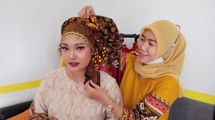 Ide dari Atrinurul Rahayu pemilik Kayla Kostum bisa dikatakan cukup berhasil mendatangkan pundi-pundi rezeki untuknya.