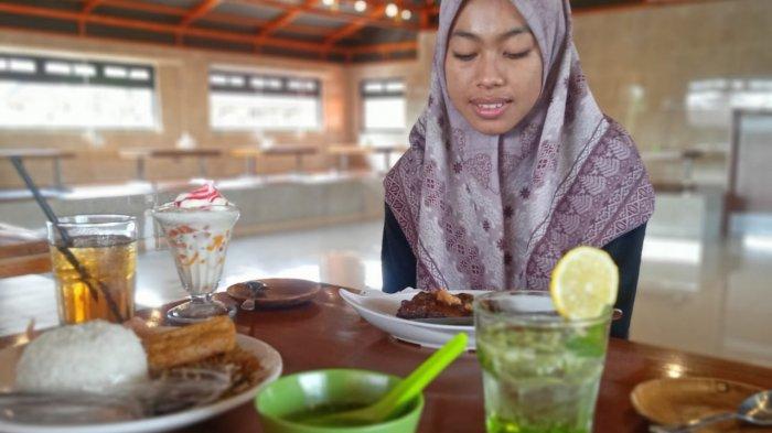 Pengunjung Pite Obong.