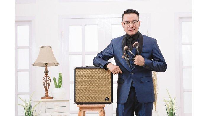 Merintis karir sebagai makeup artist tak mudah bagi Owner Twins Makeupartis, Galih Setyo Jatmiko.