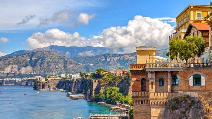 Kota pesisir Sorrento di Italia. SHUTTERSTOCK/BAHDANOVICH ALENA