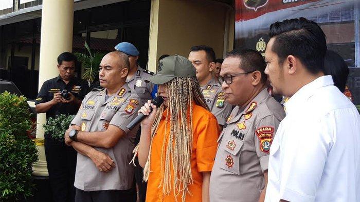 Lucinta Luna di Polres Metro Jakarta Barat, Slipi Kamis (13/2/2020).