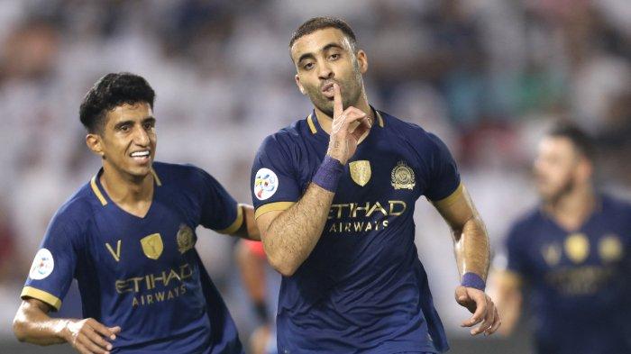 Penyerang Nassr FC asal Maroko Abderrazak Hamdallah merayakan setelah mencetak gol pada pertandingan sepak bola perempat final Liga Champions AFC antara al-Nassr Saudi dan Al-Sadd Qatar di Stadion Jassim bin Hamad di Doha pada 16 September 2019.