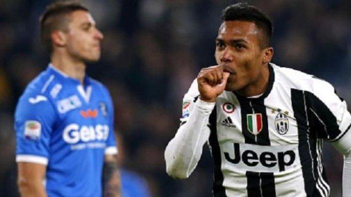 Alex Sandro merayakan gol kedua Juventus ke gawang Napoli pada pertandingan Serie A di Stadion Juventus, Sabtu (25/2/2017).